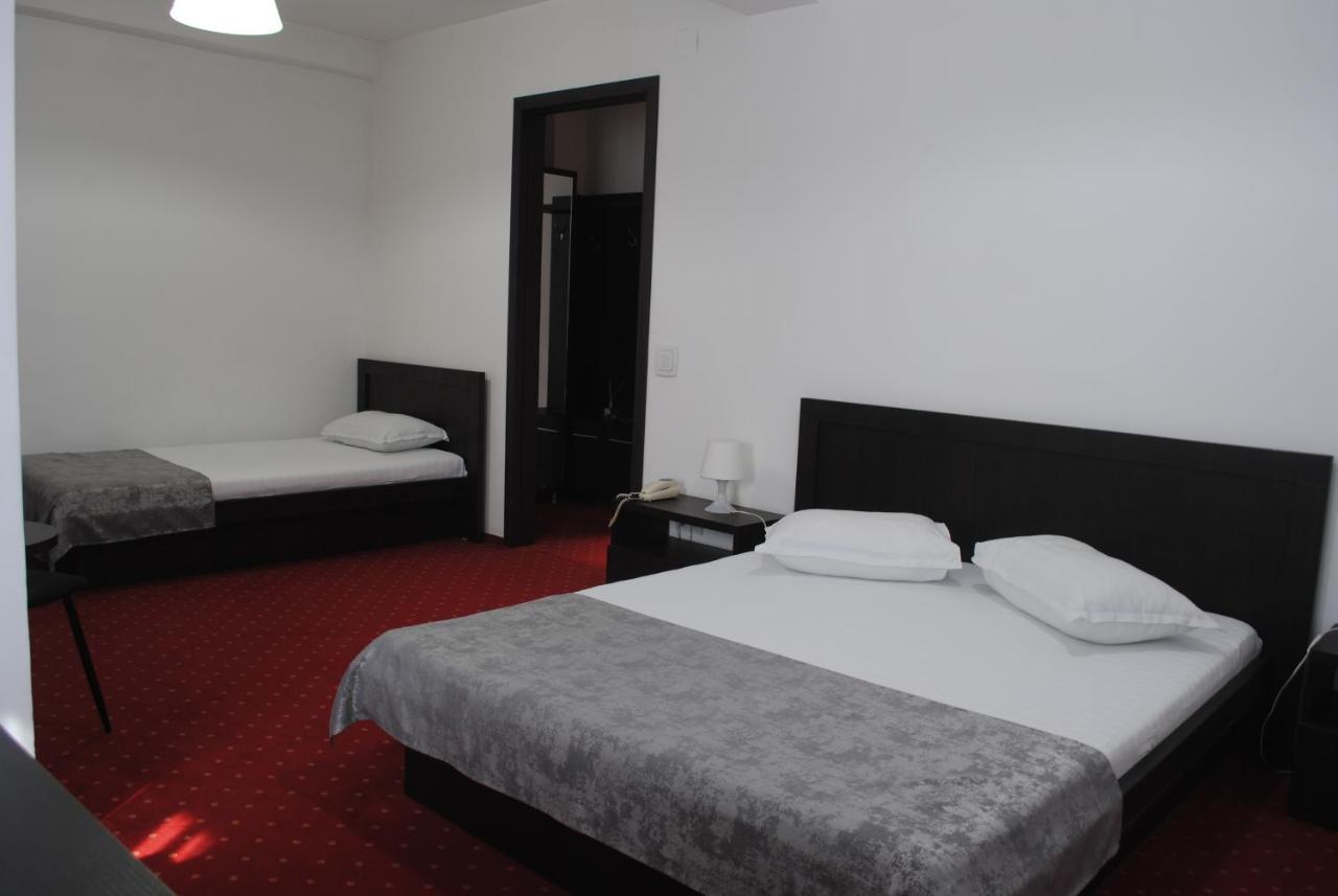 Hotel Corona Drobeta Turnu Severin Buitenkant foto