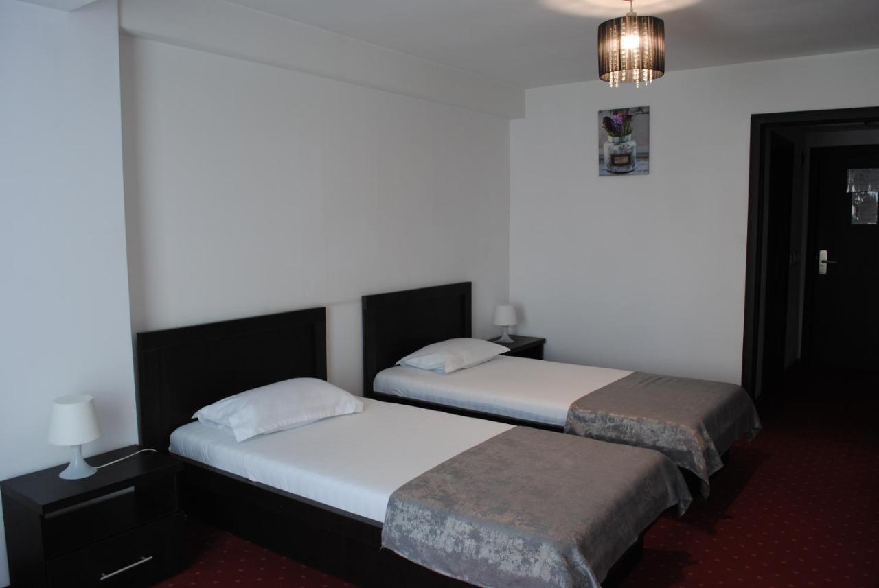 Hotel Corona Drobeta Turnu Severin Buitenkant foto