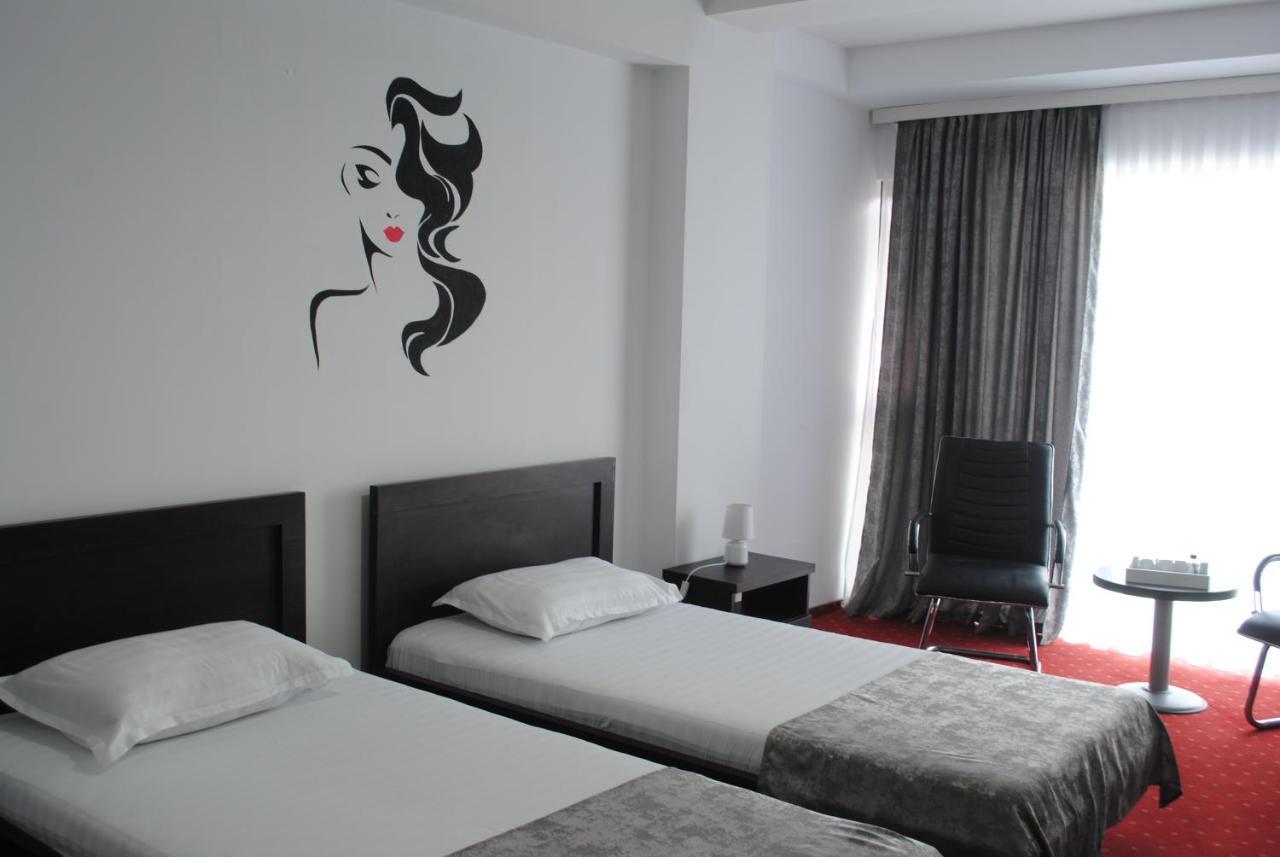 Hotel Corona Drobeta Turnu Severin Buitenkant foto