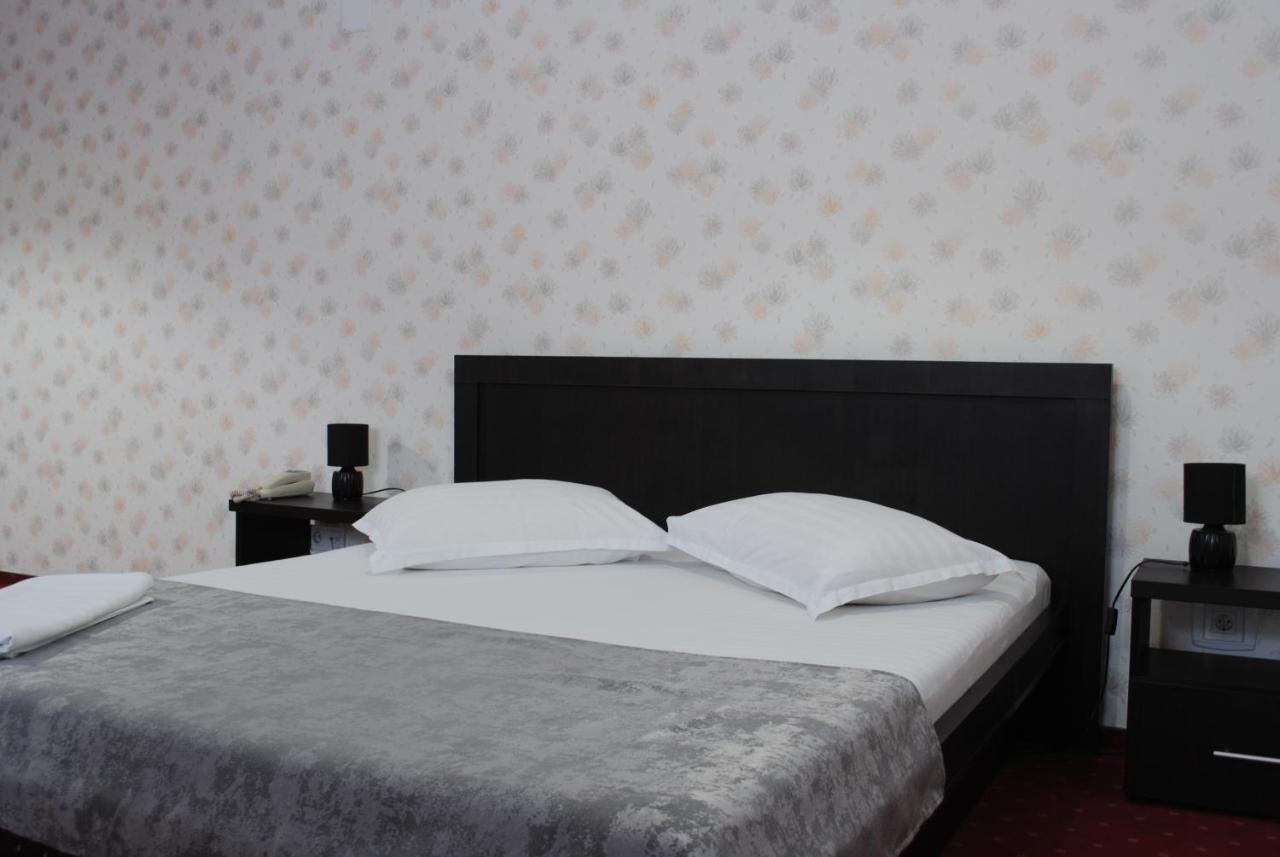 Hotel Corona Drobeta Turnu Severin Buitenkant foto