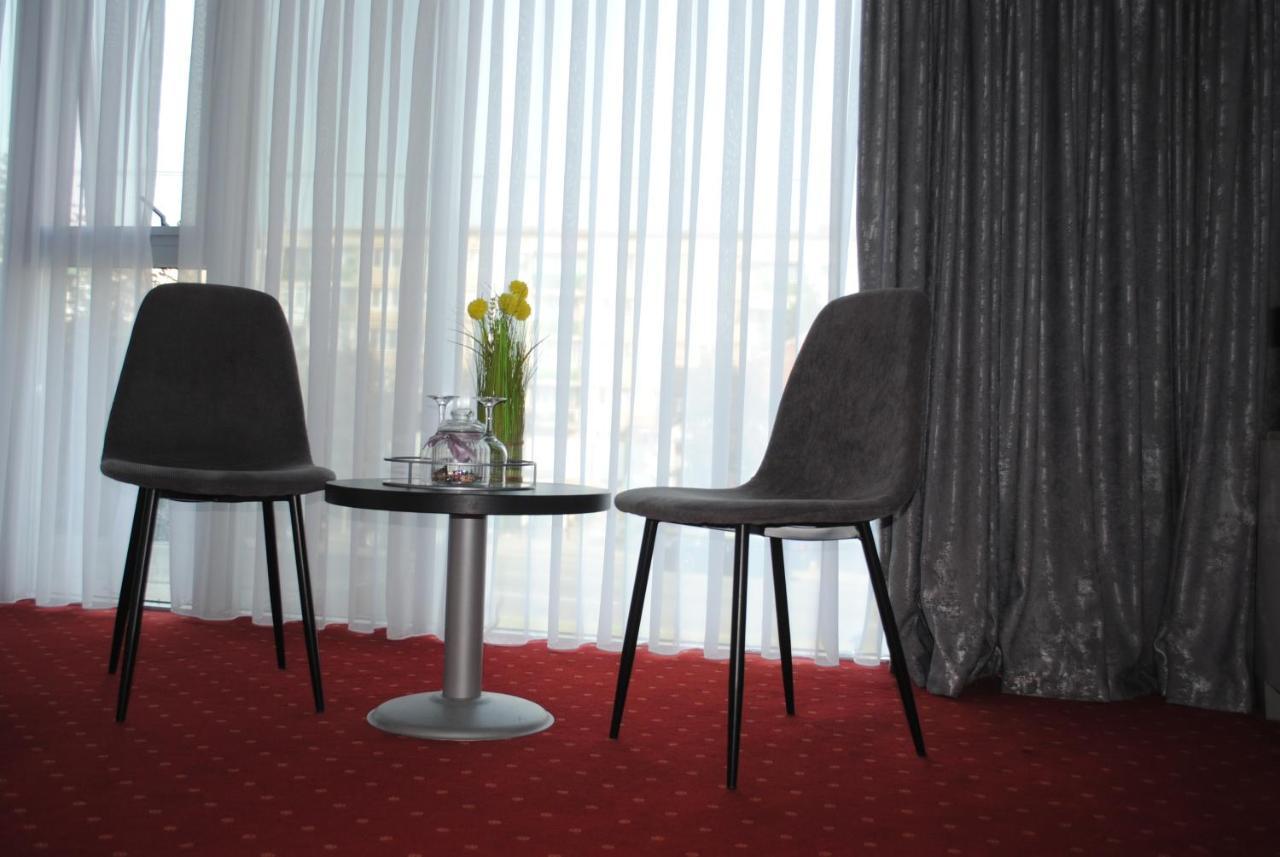 Hotel Corona Drobeta Turnu Severin Buitenkant foto