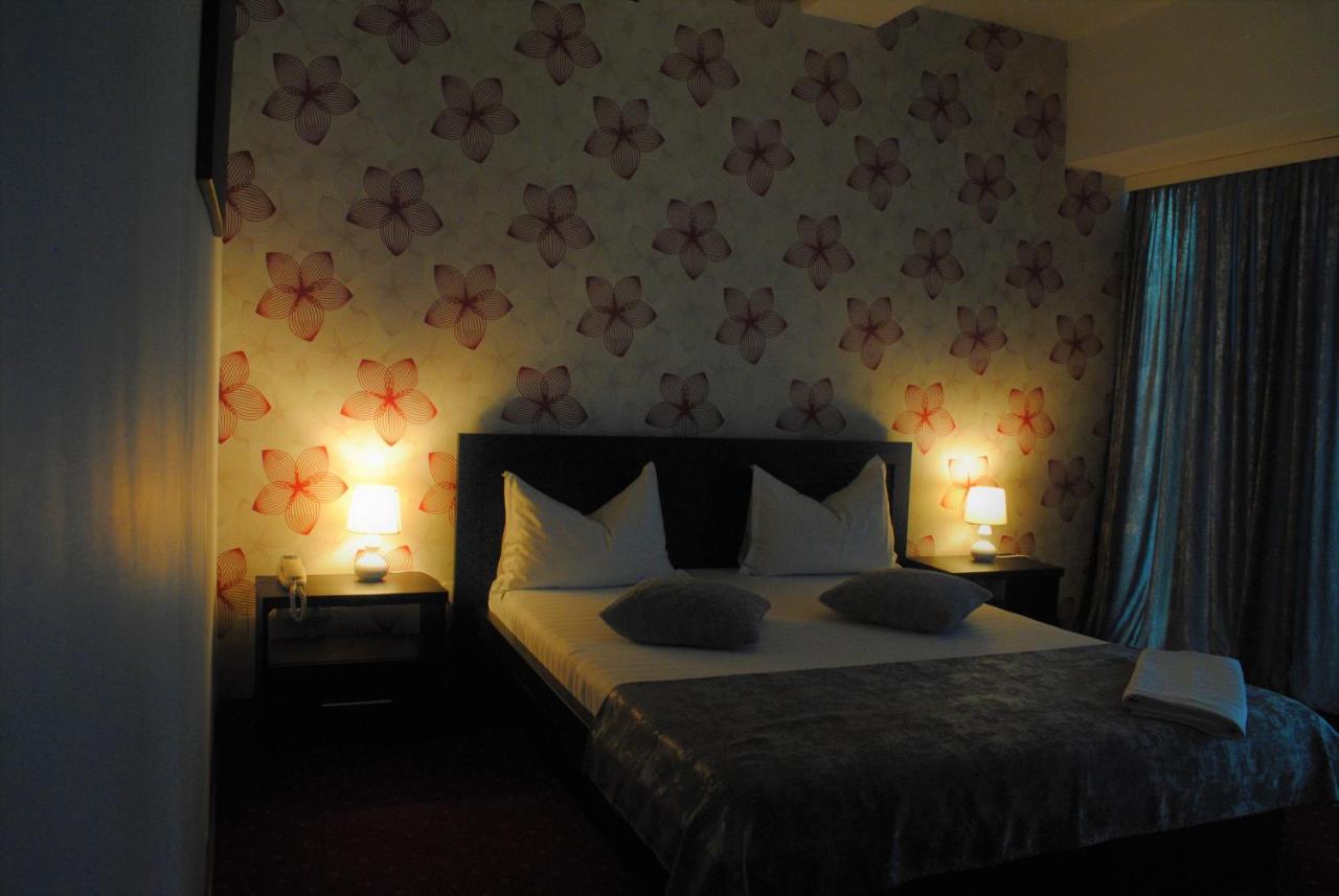 Hotel Corona Drobeta Turnu Severin Buitenkant foto