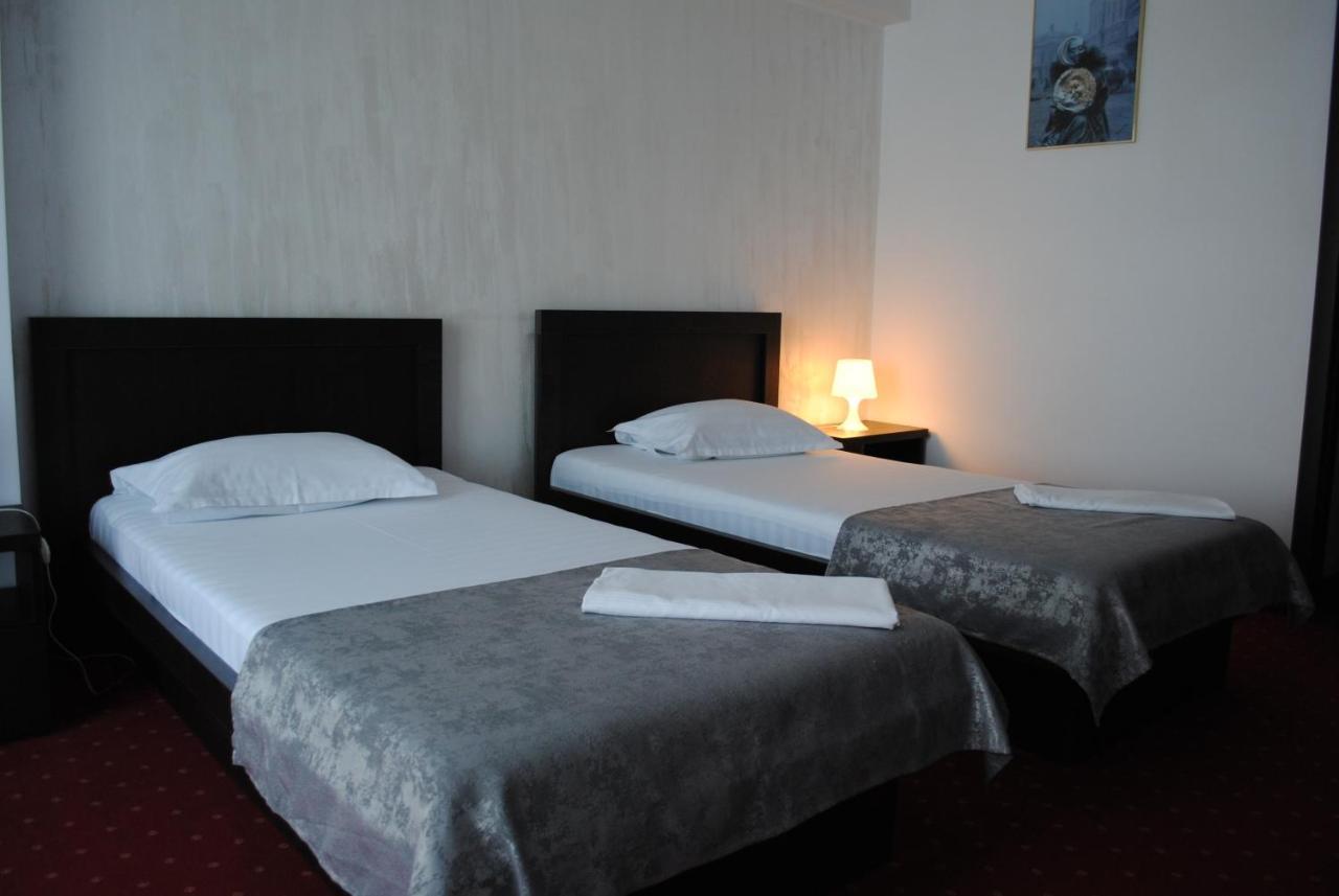 Hotel Corona Drobeta Turnu Severin Buitenkant foto