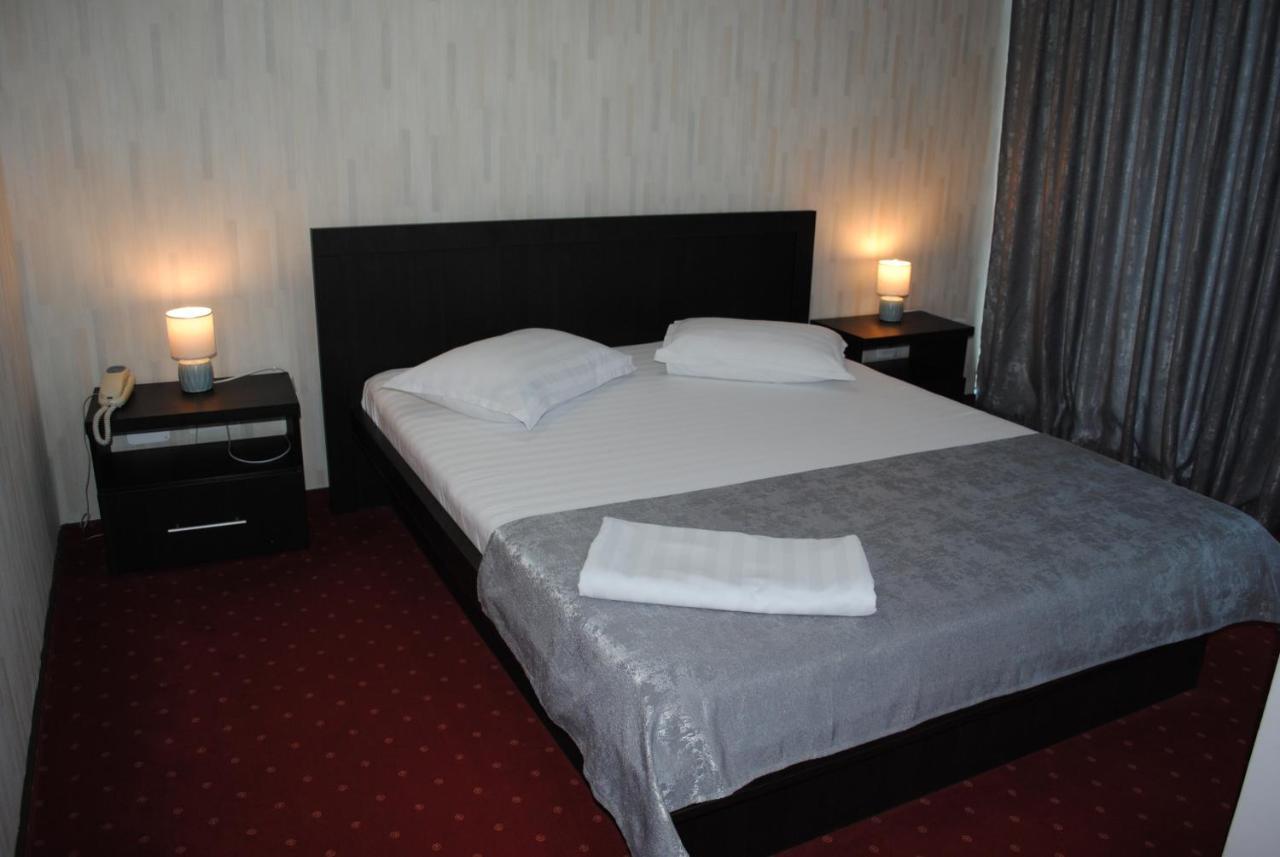 Hotel Corona Drobeta Turnu Severin Buitenkant foto