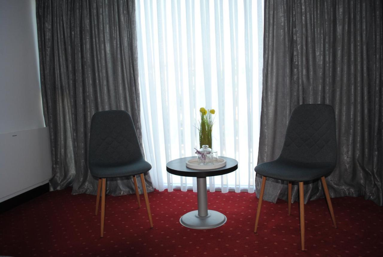 Hotel Corona Drobeta Turnu Severin Buitenkant foto