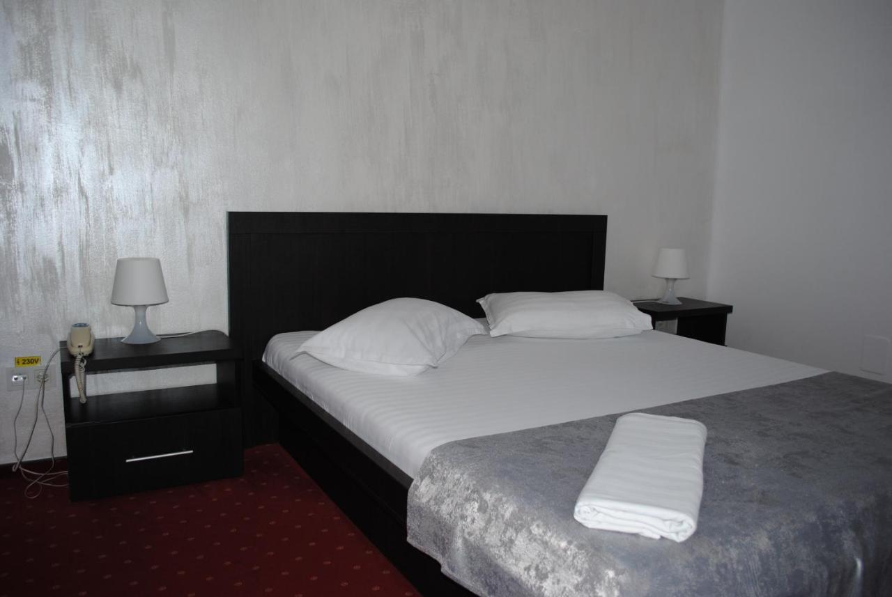 Hotel Corona Drobeta Turnu Severin Buitenkant foto