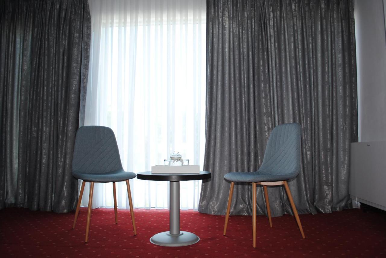 Hotel Corona Drobeta Turnu Severin Buitenkant foto