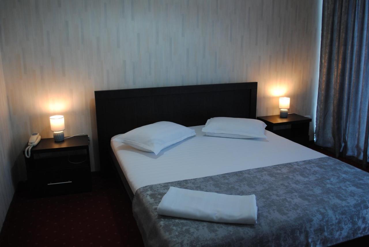 Hotel Corona Drobeta Turnu Severin Buitenkant foto
