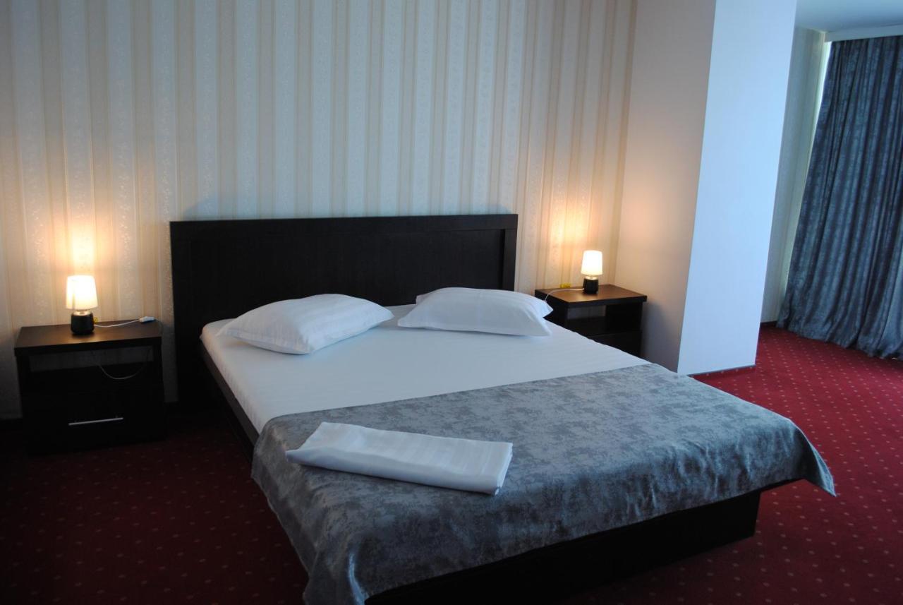 Hotel Corona Drobeta Turnu Severin Buitenkant foto