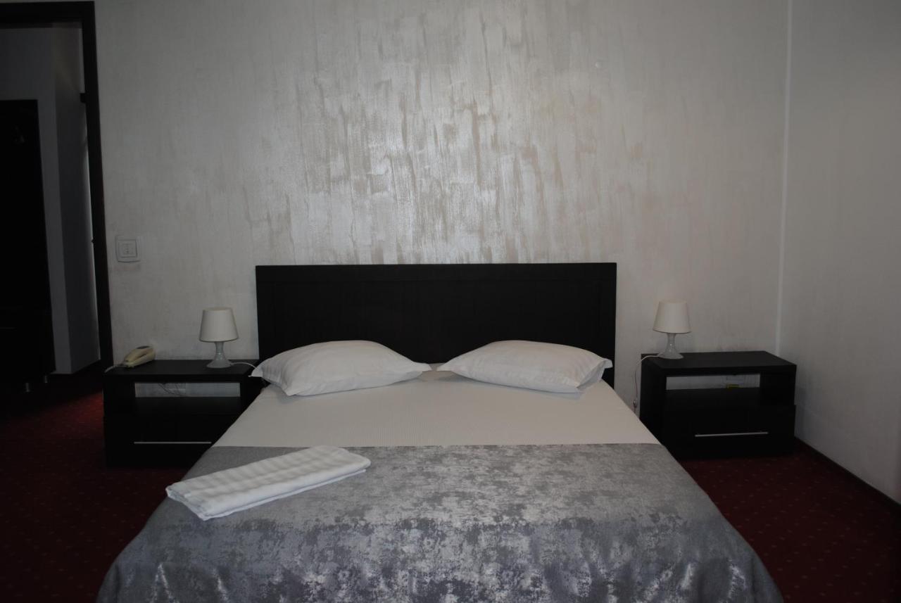 Hotel Corona Drobeta Turnu Severin Buitenkant foto