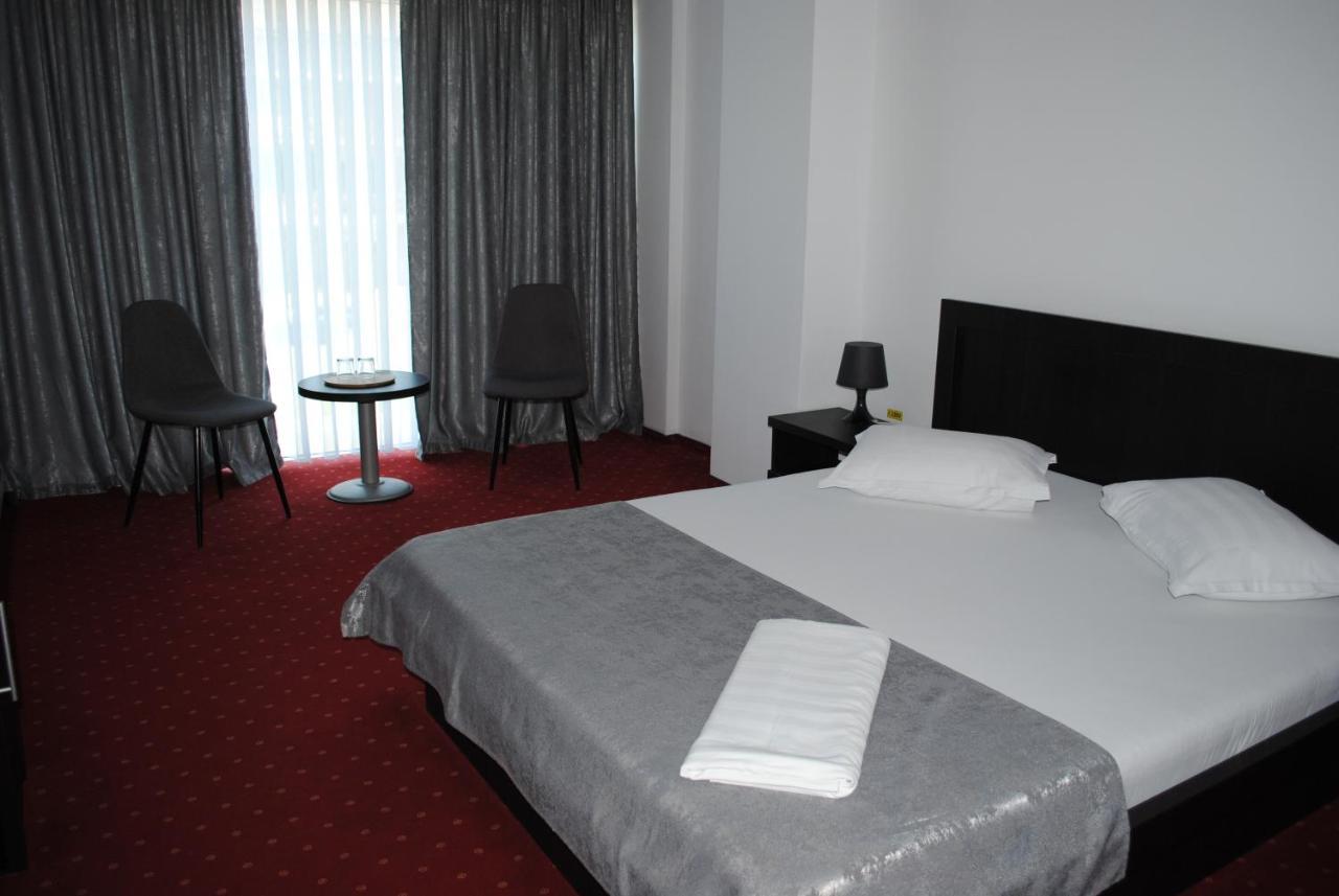 Hotel Corona Drobeta Turnu Severin Buitenkant foto