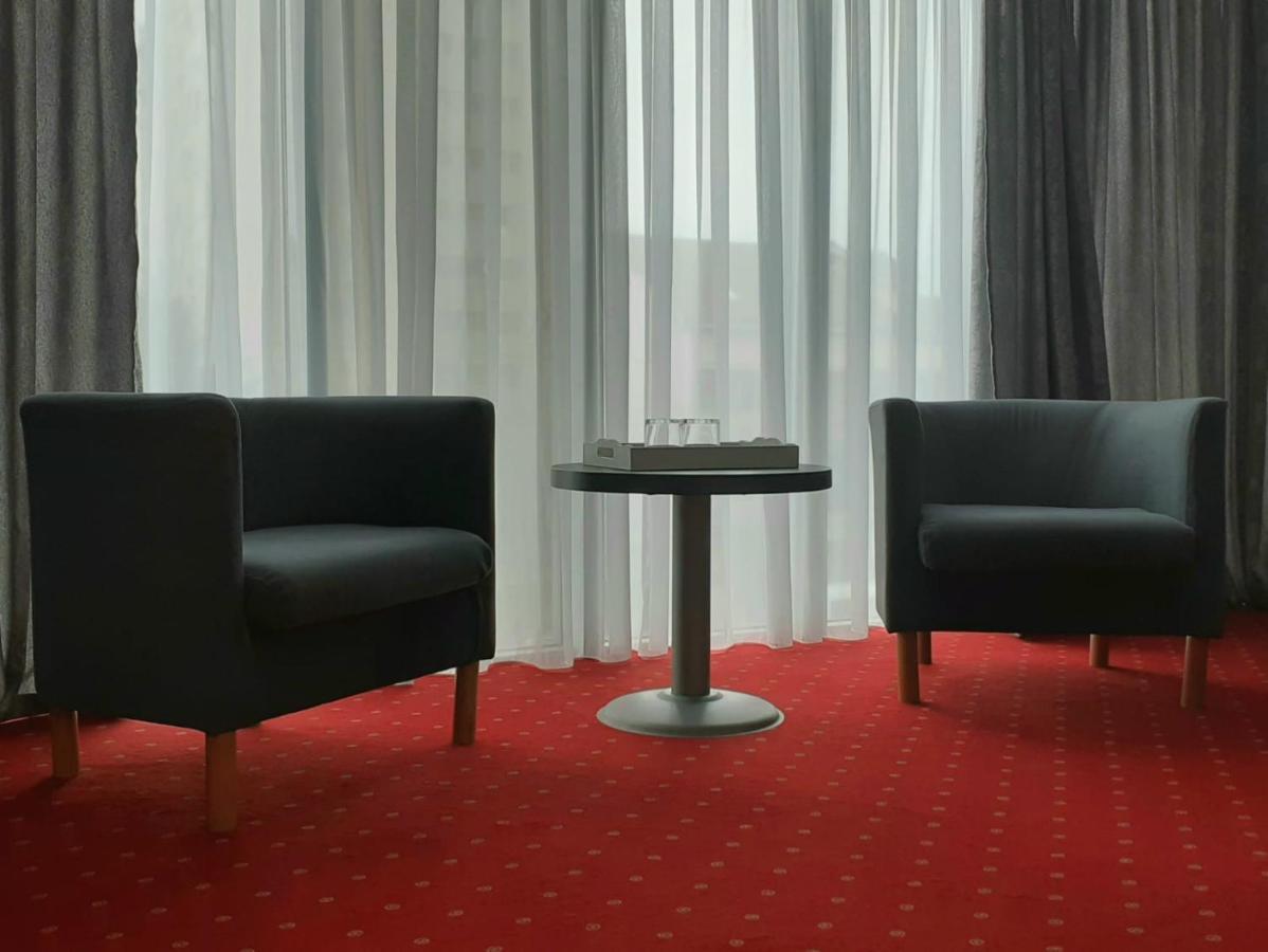 Hotel Corona Drobeta Turnu Severin Buitenkant foto
