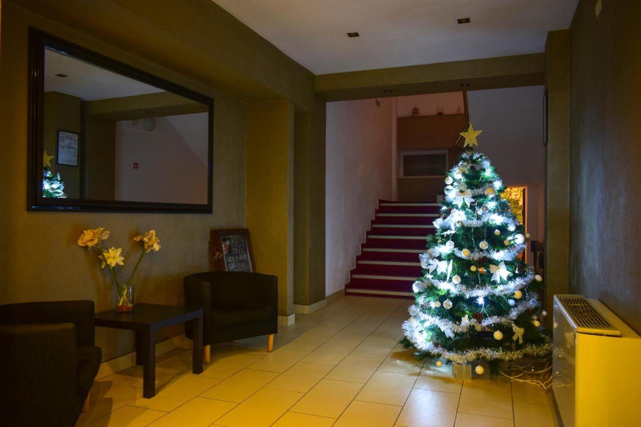 Hotel Corona Drobeta Turnu Severin Buitenkant foto